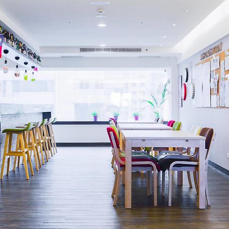 Sleepy Dragon Hostel Тайбэй Экстерьер фото